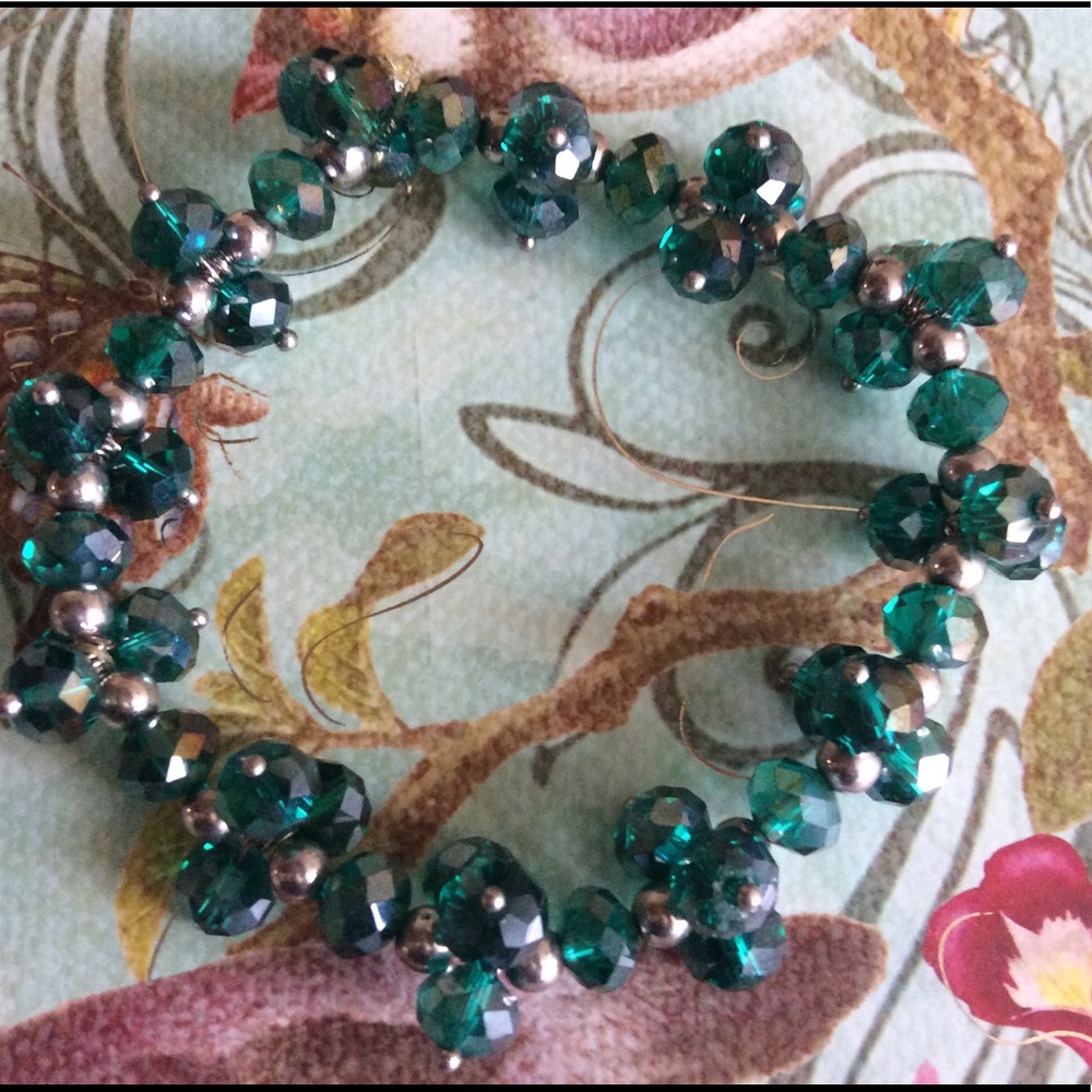 AuroraBorealis  Silver Bead Stretch Bracelet  NWOT